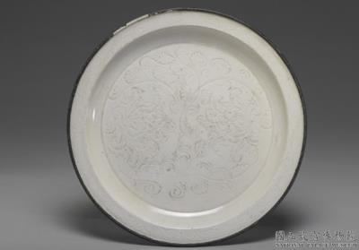 图片[3]-Angled-rim plate with incised floral decoration in white glaze, Ding ware, Northern Song dynasty, 11th-12th century-China Archive